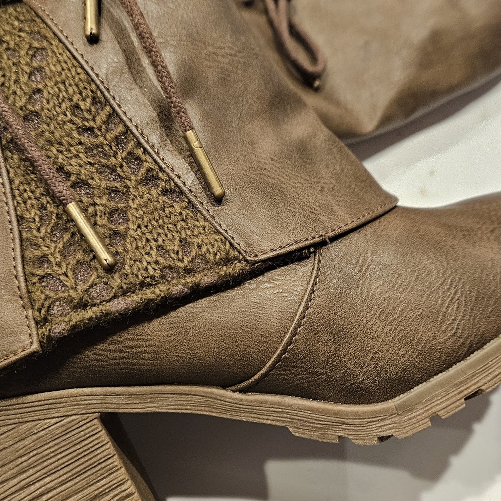 š©ā”Muk Luks Leo Stacked Heel Winter Boots - Picture 3 of 6